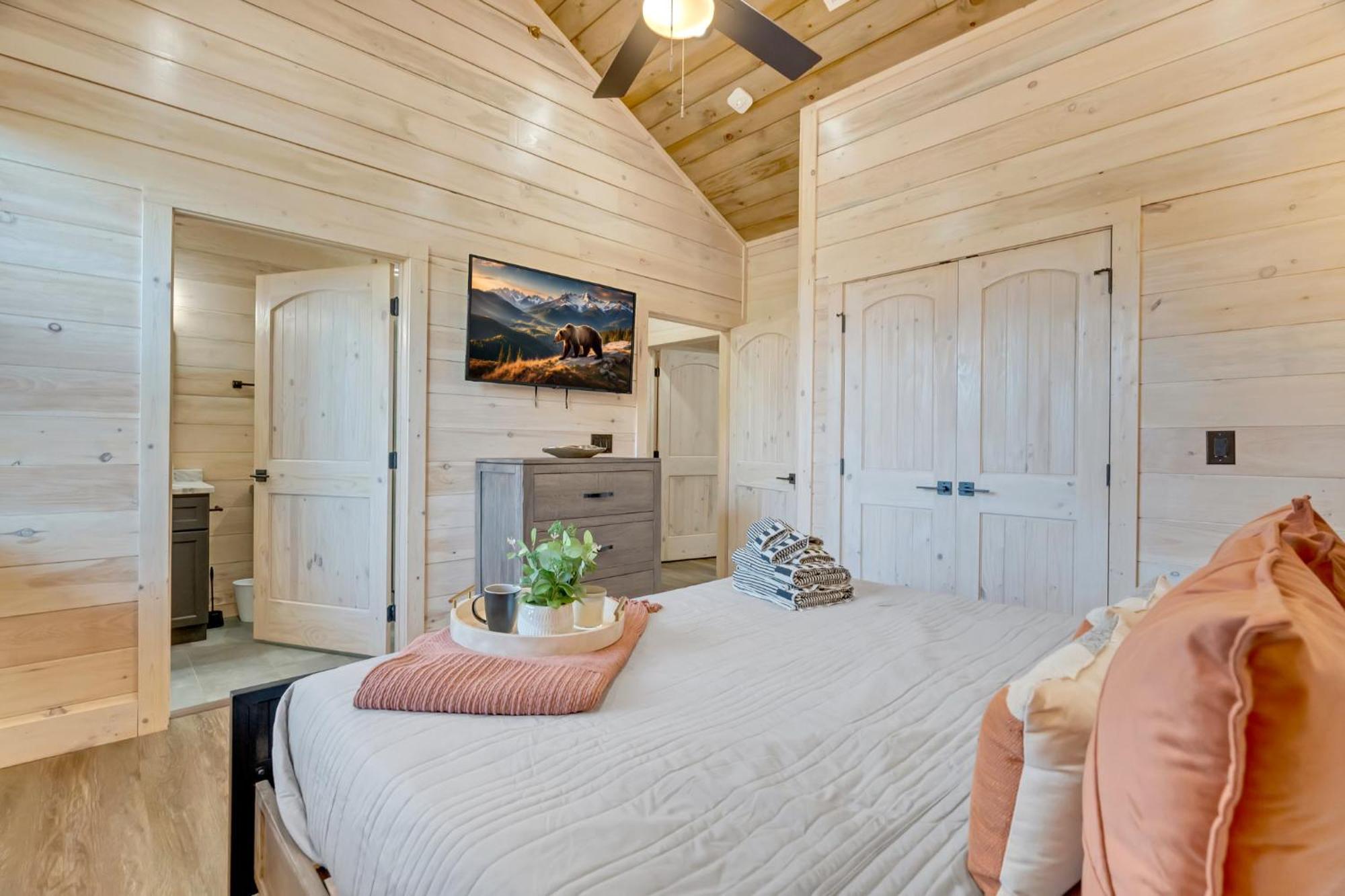 New Luxury Cabin With Indoor Pool, Hot Tub, & Theater Villa Pigeon Forge Eksteriør bilde