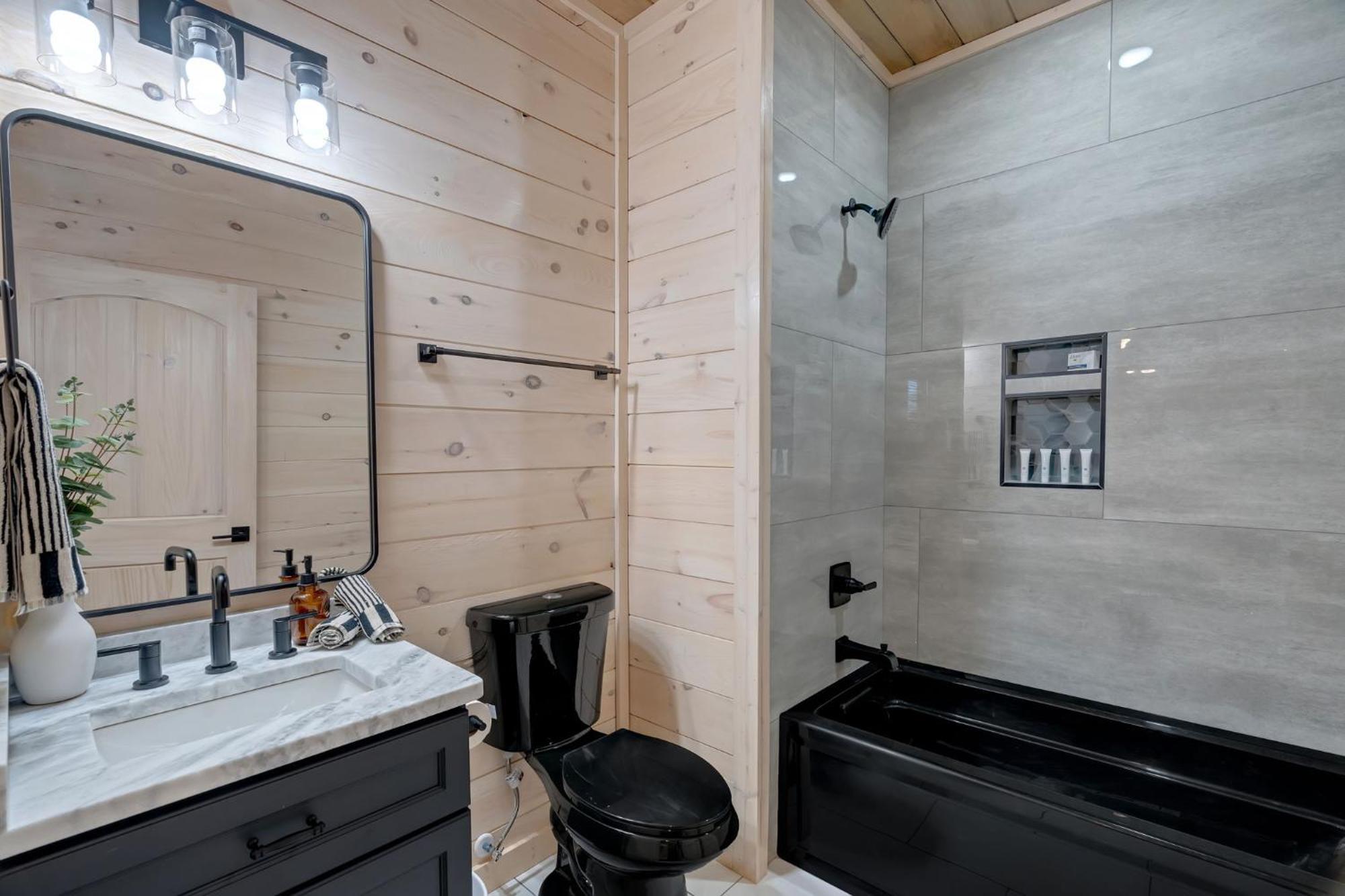 New Luxury Cabin With Indoor Pool, Hot Tub, & Theater Villa Pigeon Forge Eksteriør bilde